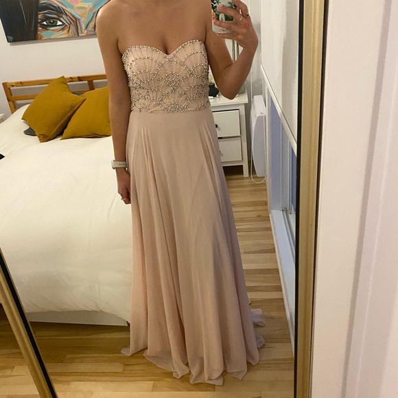 Beautiful evening dress - Picture 5 of 9